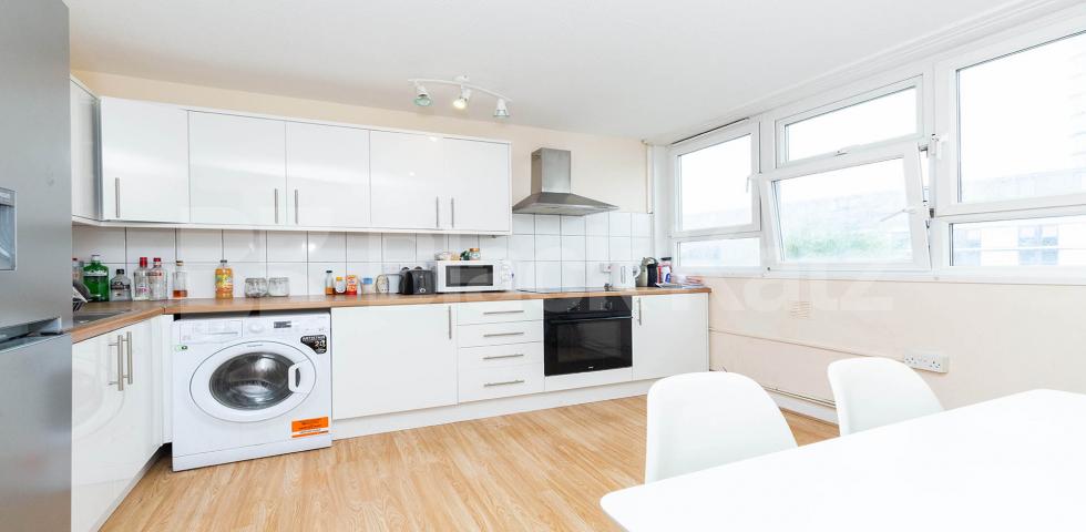 			PERFECT FOR 4 SHARERS!, 4 Bedroom, 1 bath, 1 reception Apartment			 Pickard Street EC1V, ANGEL-CLERKENWELL-OLD STREET